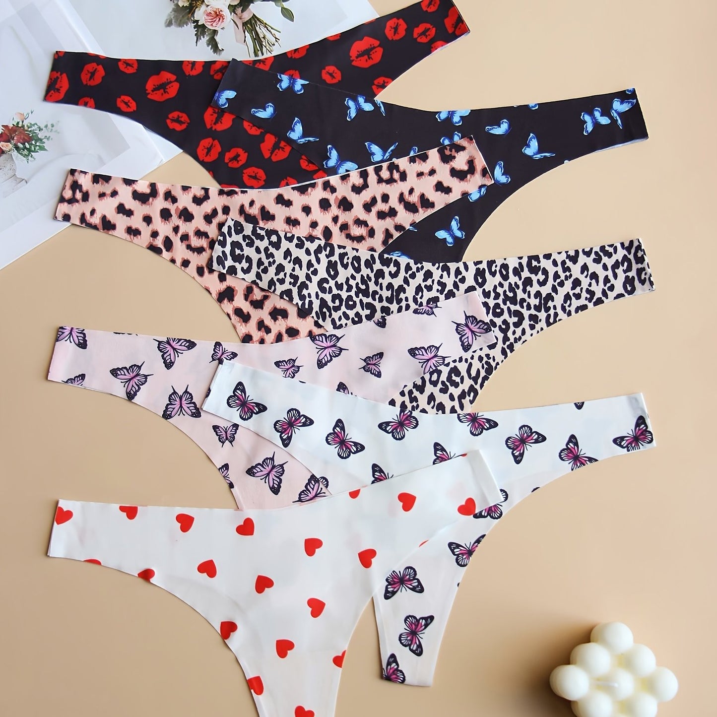 7 seamless thongs with graphic print, comfortable and breathable. Perfect for women's lingerie and underwear.