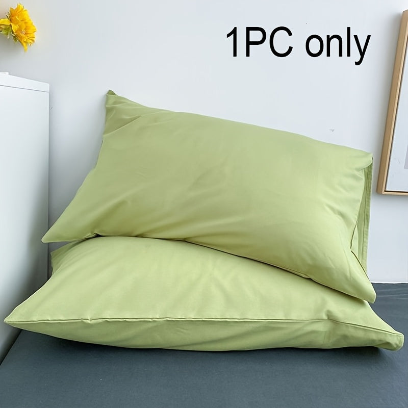 One piece set of 100% Brushed Pillowcases (Without Pillow Core) that are ultra soft and cozy, while also being wrinkle, fade, and stain resistant. Features envelope closure for easy use on bed pillow cases.