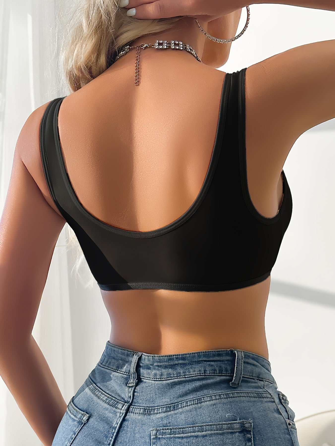 Solid front closure wireless tank bra with push-up support, sexy and comfortable lingerie for women.