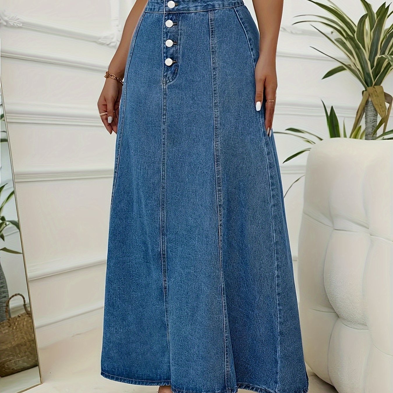 Single-breasted high rise washed blue maxi denim skirt for fall, in plus size.