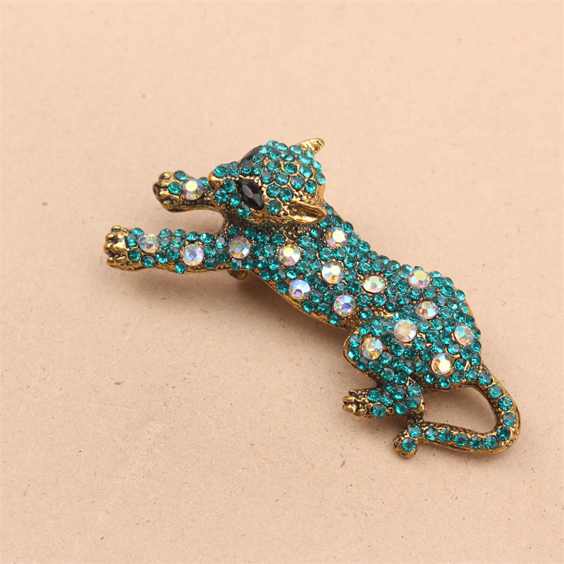 Vintage Style Cheetah Brooch with Rhinestones and Enamel, Elegant Fashion Pin for Women, Novelty Animal Jewelry Accessory