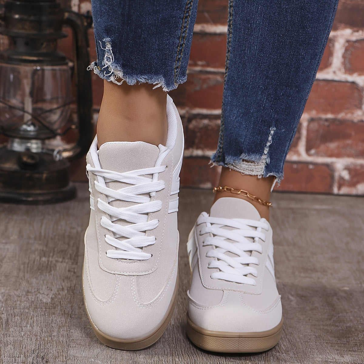 Women's 2025 Casual Retro Flat Lace-up Sneakers