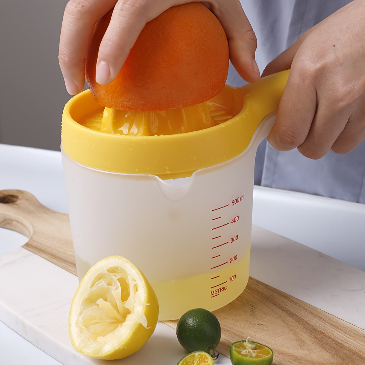 1 piece Citrus Juicer - Multifunctional Lemon and Orange Juicer with Built-in Measuring, Manual Hand Squeezer for Kitchen, a Creative Kitchen Accessory