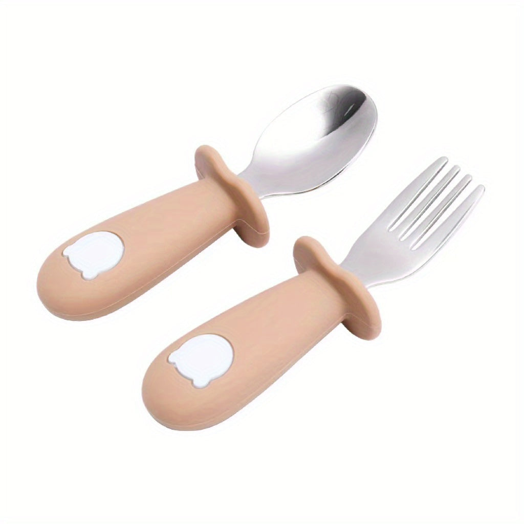 This toddler cutlery set includes a durable and safe stainless steel baby fork and spoon. The set comes in an opp bag and features a cute panda pattern handle made of food grade silicone.