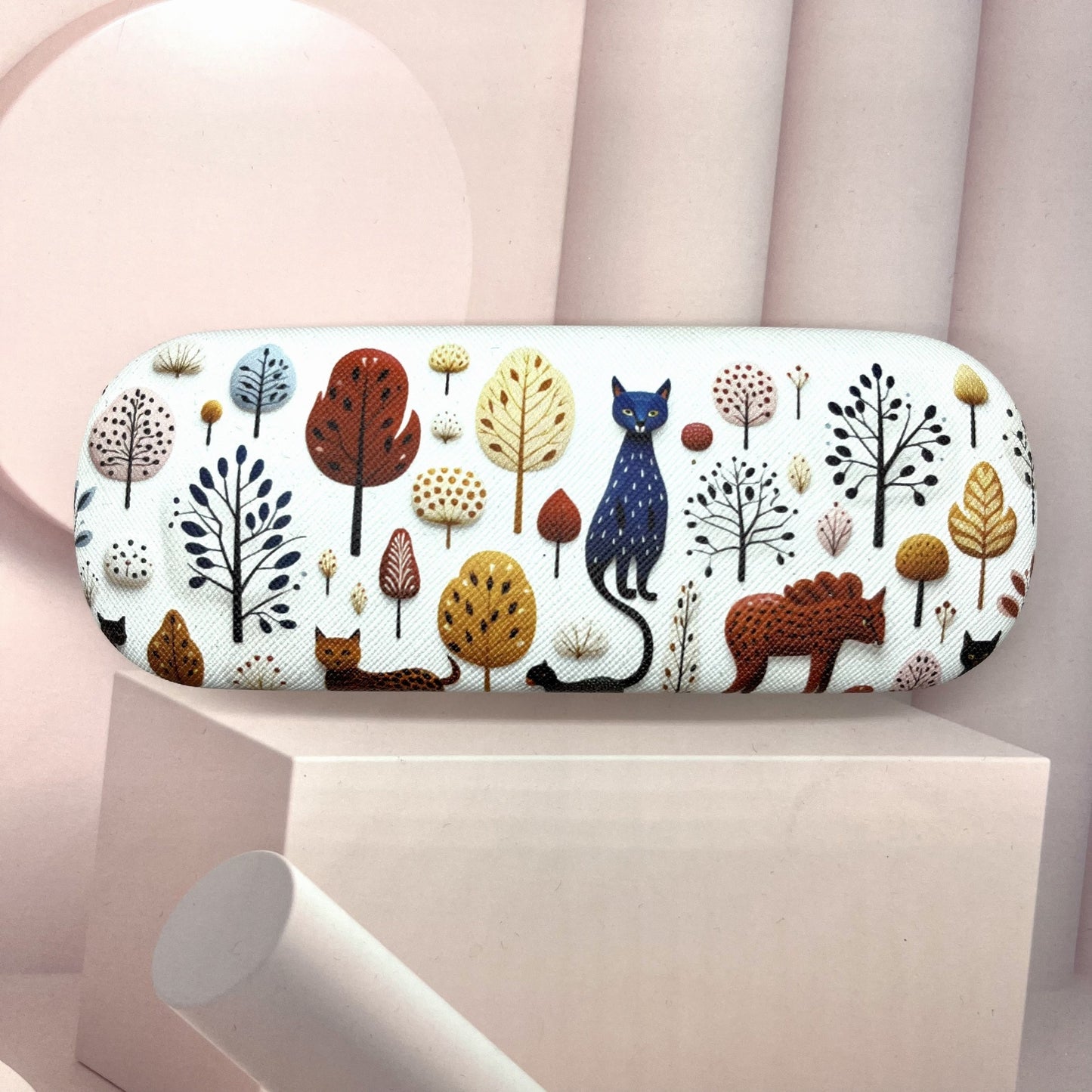 Animal print glasses case that is chic, durable, and stylish for women. Perfect for both casual and business wear, this portable accessory is a fashionable choice for protecting your glasses.