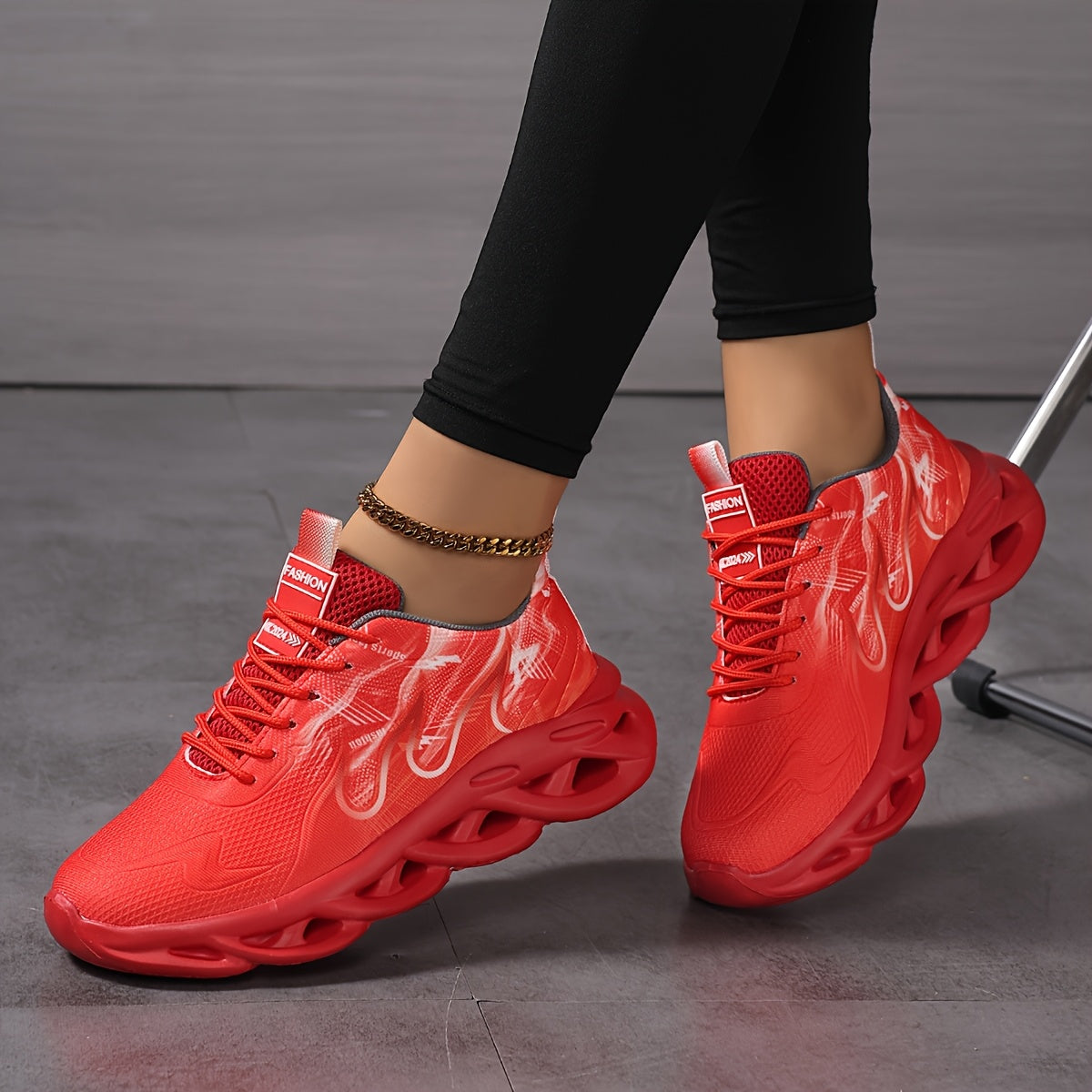 Women's fashion sneakers with breathable mesh fabric, round toe, low top, lace-up design, shock-absorbing soft sole, suitable for all seasons. Ideal for jogging and travel with a solid