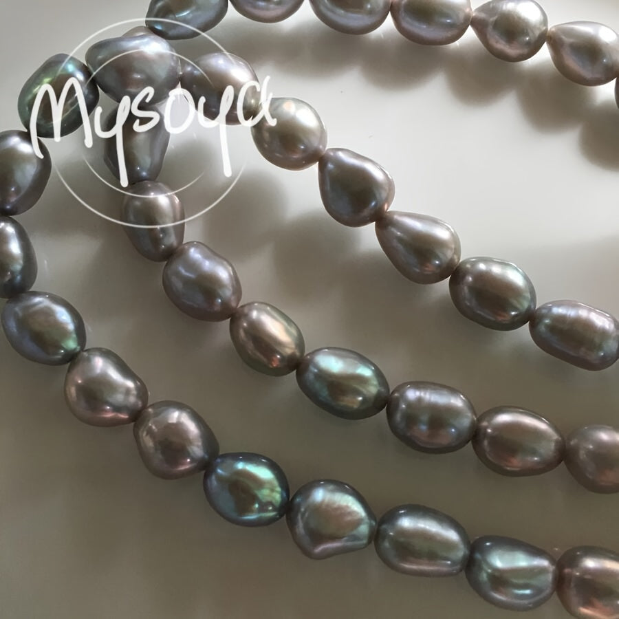 Handcrafted with care, the MYSOYA 100% Handmade Natural Gray Freshwater Baroque Pearl Long Necklace features pearls measuring 7-8mm in size. It comes packaged in a gift box and is suitable for both men and women. This versatile piece is ideal for