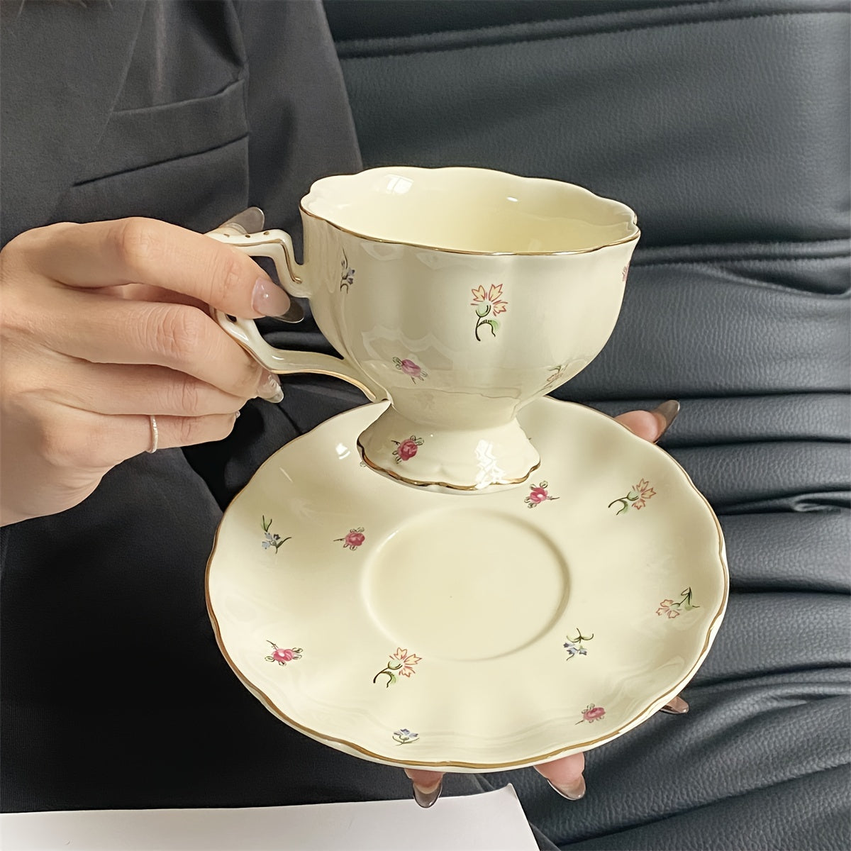 Floral ceramic cup and saucer tea set for light luxury coffee and afternoon tea.