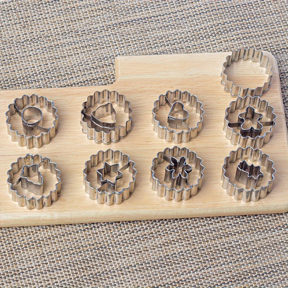 Set of 9 Christmas Cookie Cutters Made from Stainless Steel - Includes Festive Shapes such as Gingerbread Man, Snowflake, Star, Bell, and Tree - Ideal for Holiday Baking