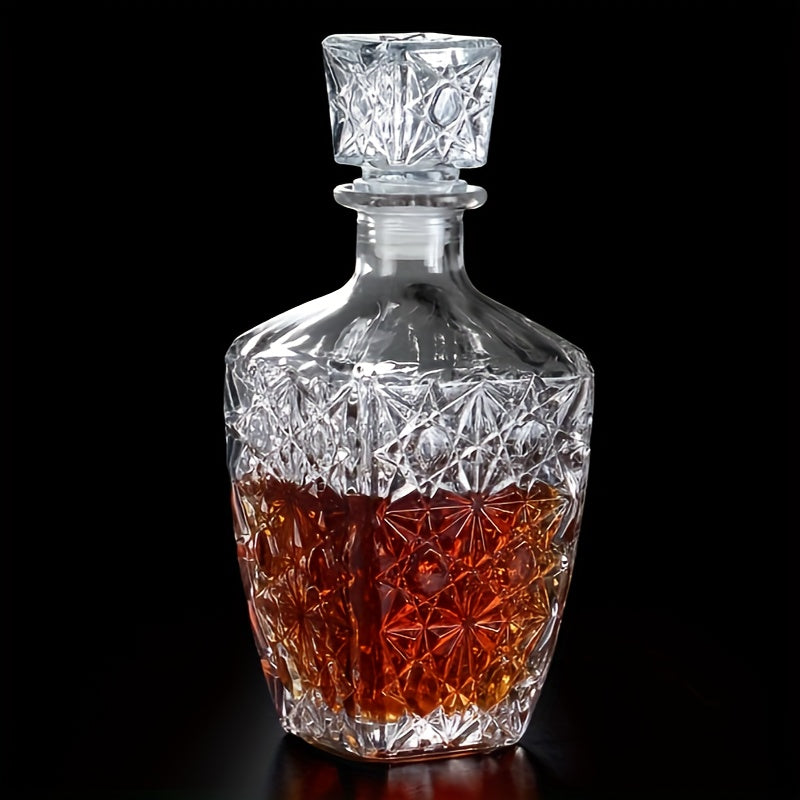 Elegant 800ML glass decanter for whiskey, cocktails, and liqueurs, perfect for bar, restaurant, party, or gatherings without the need for electricity.