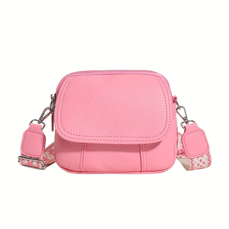 Square crossbody bag with wide strap and zipper, in solid color