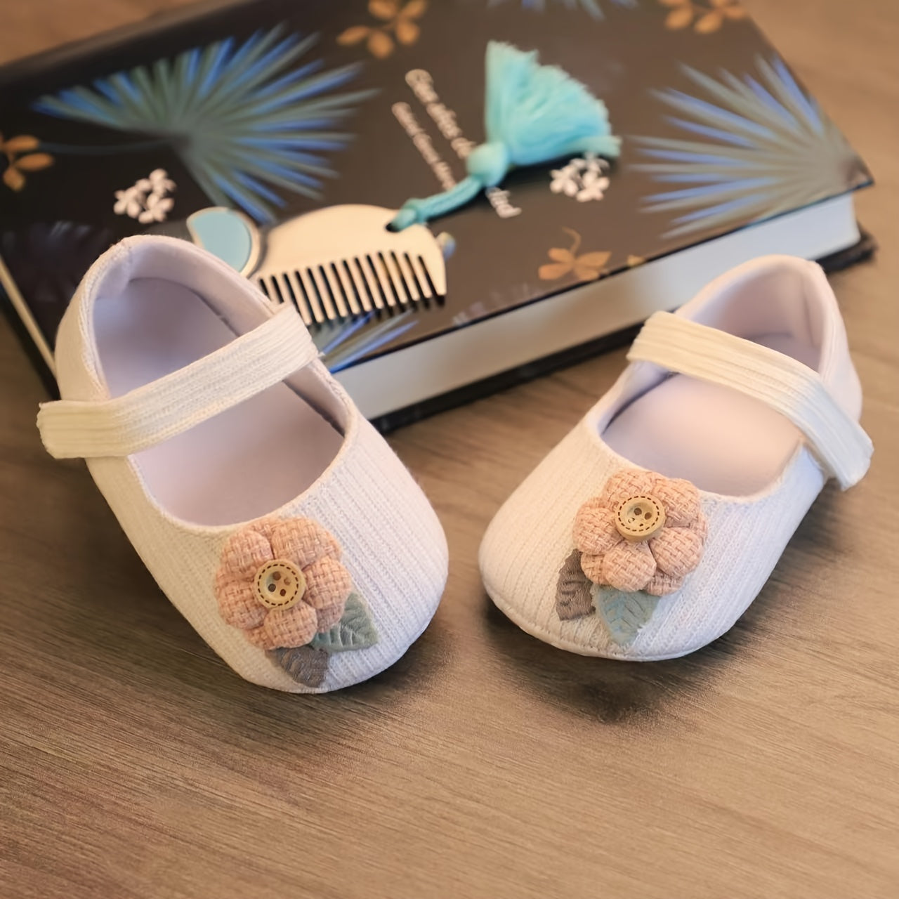 Soft sole princess shoes for baby girl, suitable for newborns up to 6 months. Ideal for spring and summer, breathable and comfortable step-in style.