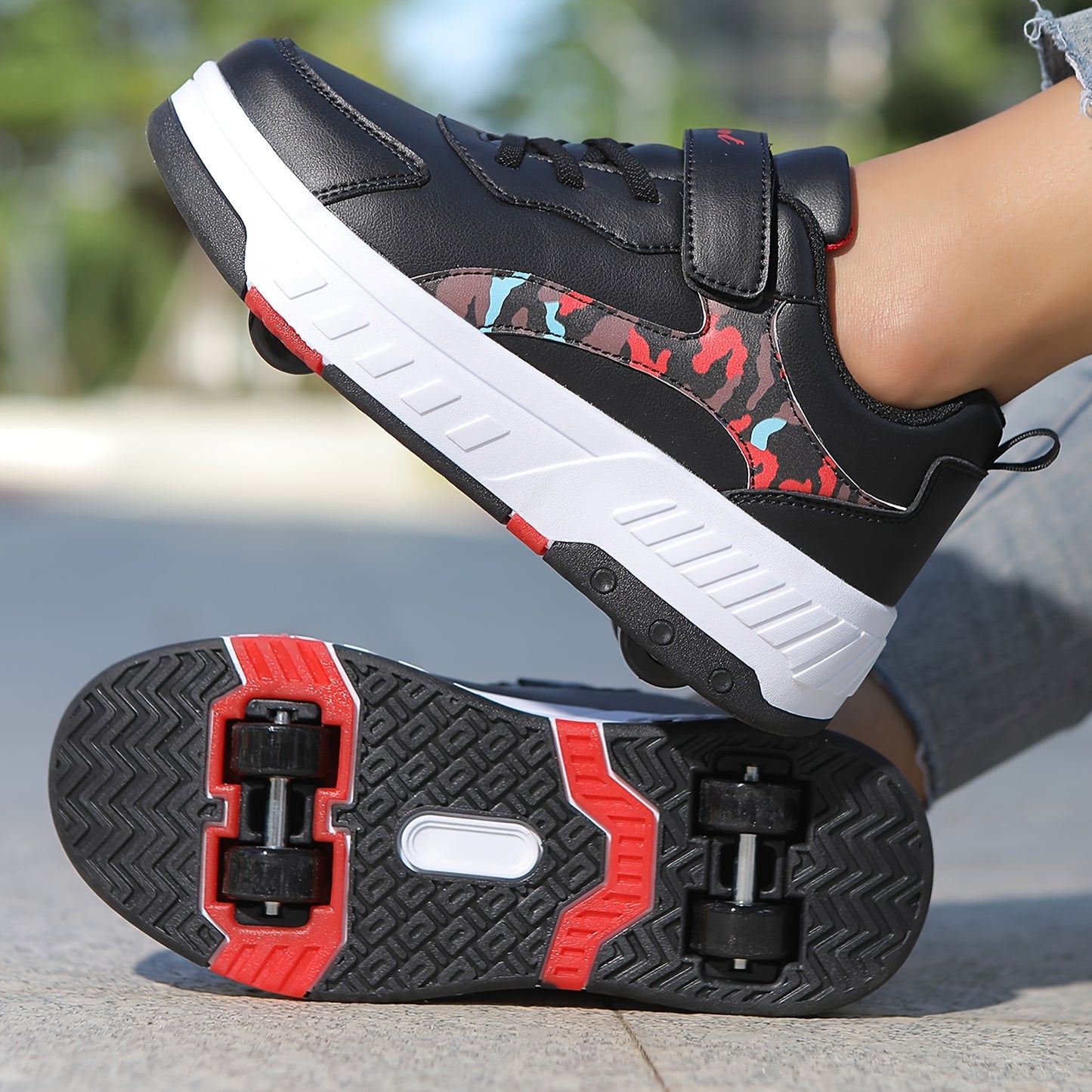 New trendy shoes with detachable four-wheel roller skates, stylish and lightweight, perfect for outdoor walking and casual sports for teenagers.