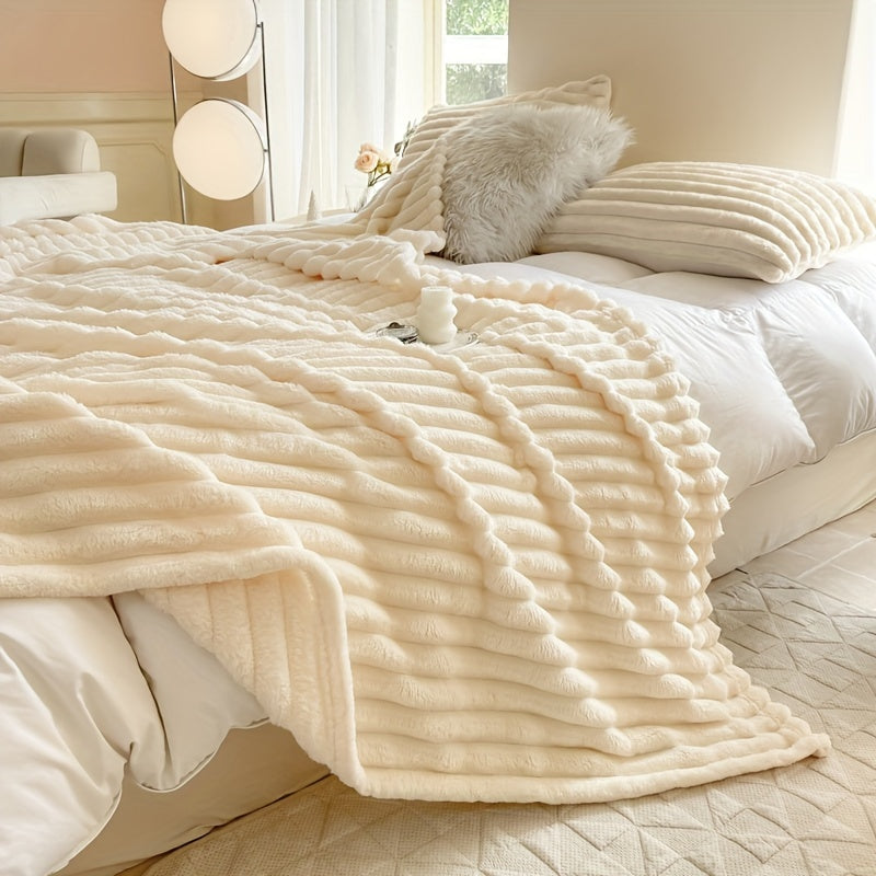 A versatile and cozy thick blanket that can be used as a bed cover, throw, or sofa blanket. It is soft and comfortable, making it perfect for napping. Suitable for year-round use.