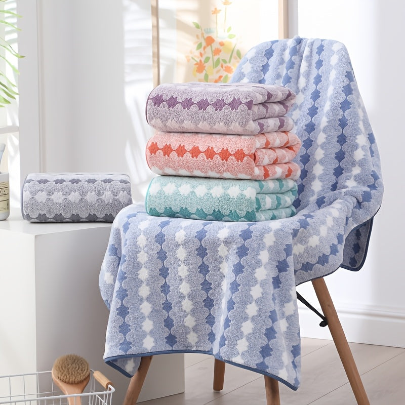 One set of extra large and small bath towels for women made of super soft, absorbent coral velvet with a modern design and strong absorbency.