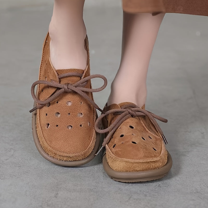 Genuine leather loafers with perforated design and lace-up closure, featuring a soft rubber sole for comfort. Brown leather shoes ideal for summer, offering breathability and style. Stylish