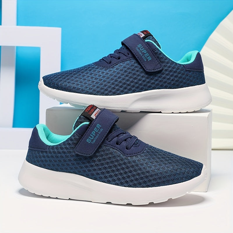 Blue mesh sneakers for boys, ideal for outdoor activities in spring and summer.