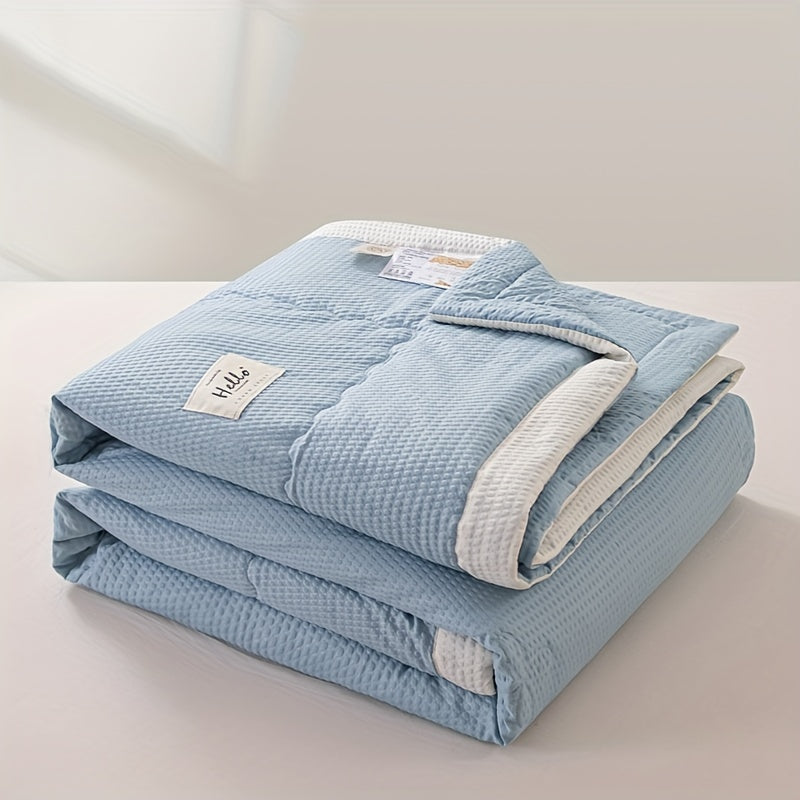 Ultra-soft lightweight summer quilt with cooling bean paste design for bedroom and guest room comfort, machine washable.