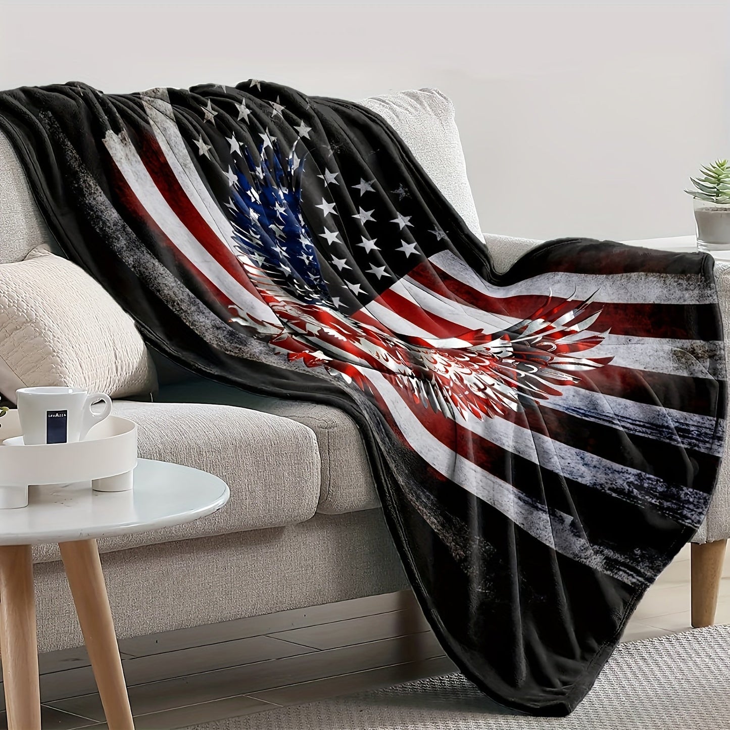 American Flag Eagle Print Throw Blanket with a Soft and Durable Fabric - Ideal for Every Season, Easy to Clean in the Machine, Modern Design, Great for Adding a Cozy Touch to Your Sofa or Bed.