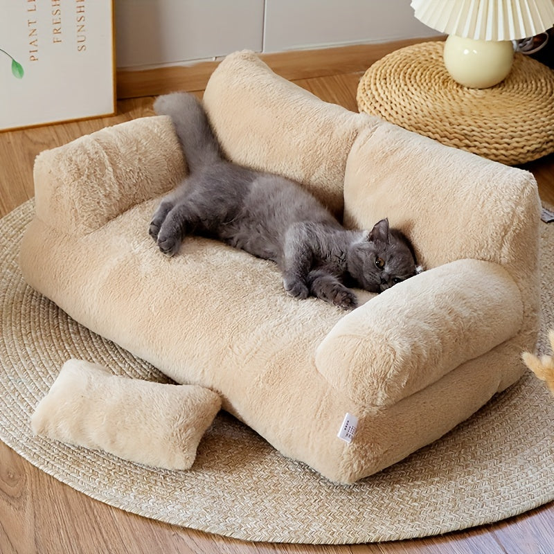 Soft beige plush cat bed with non-slip base, detachable cover, and polyester fill. Ideal for snoozing and relaxing, easy to clean. Perfect for kittens and cats.