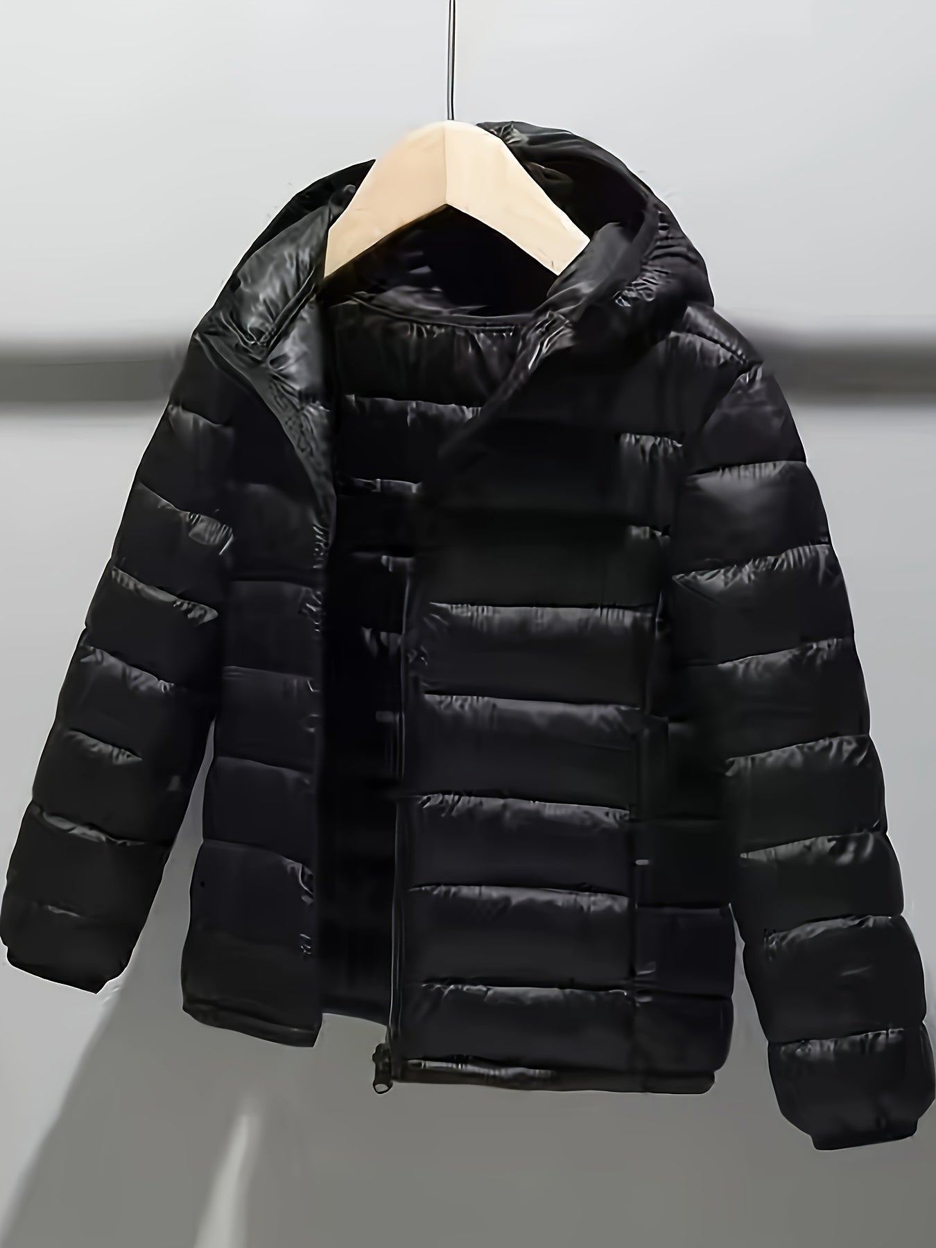 Casual and warm hooded coat for girls, perfect for autumn and winter.