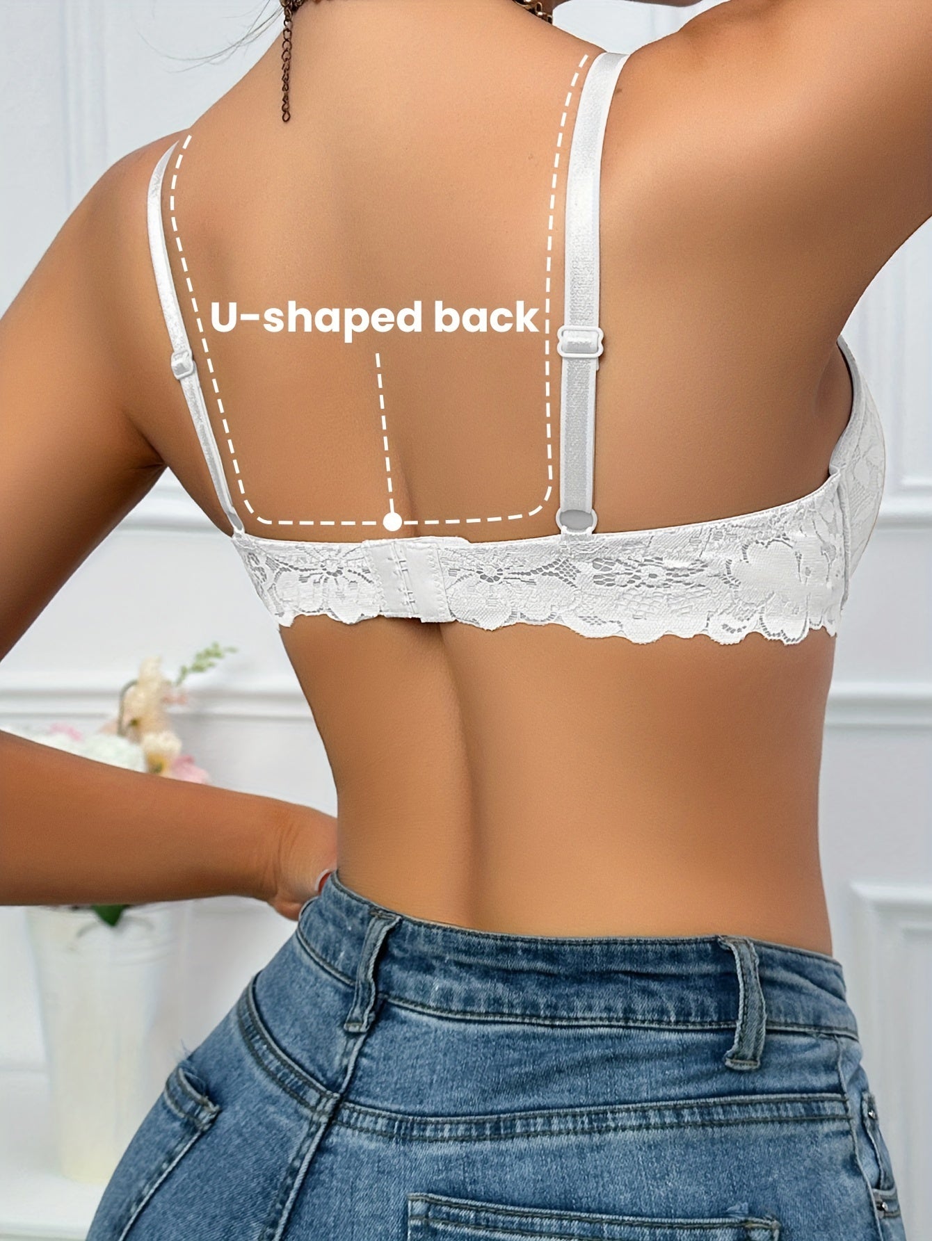 Comfortable lace push-up bra with underwire support, non-removable pads, made of nylon and elastane, hand wash only.