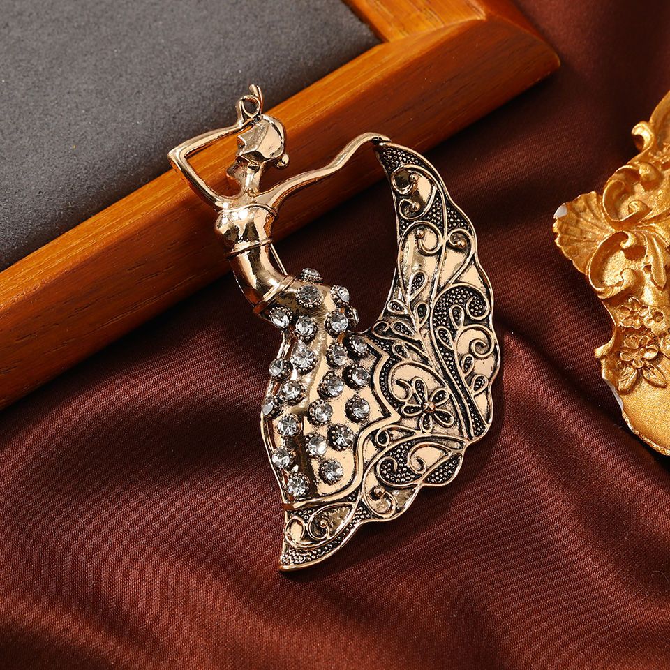 Elegant and one-of-a-kind ethnic girl brooch, enhance your beauty with traditional Chinese elements.