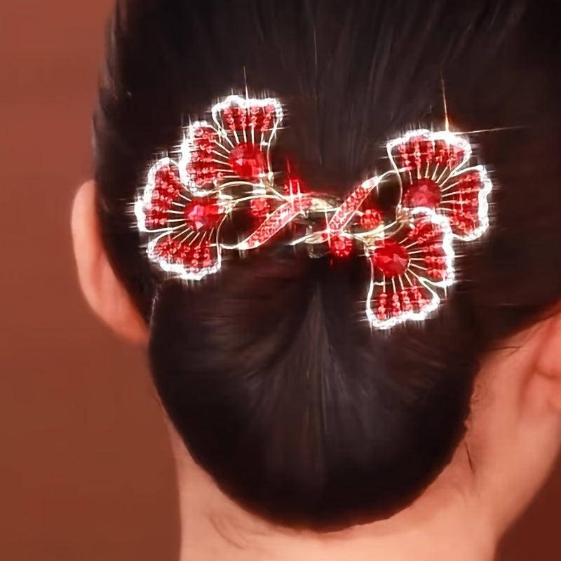 Vintage style Ginkgo Leaf Hair Clip available in silvery and blue options, perfect for stylish updo and bun hairstyles.