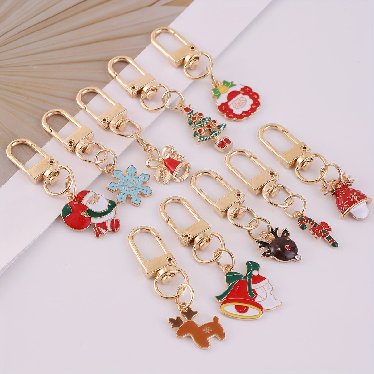 Set of 10 Christmas Drop Oil Alloy Keychains, Adorable & Fashionable Jewelry for Women, Perfect Holiday Party Decoration Gift