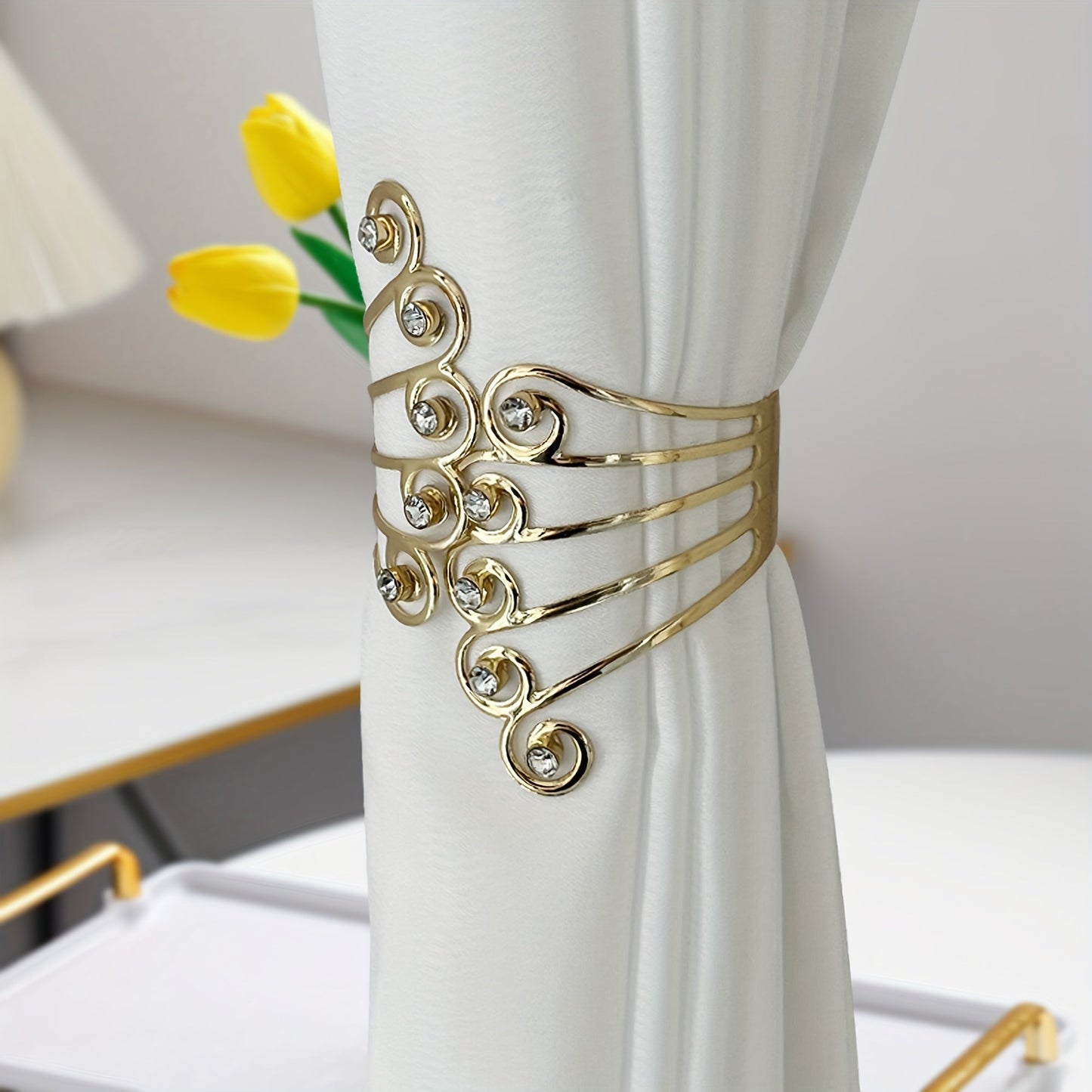 Add a touch of elegance to your home decor with these stunning Luxury Metal Gold/Silvery Creative Wings and Rhinestones Design Curtain Tiebacks. These Adjustable Skeleton Curtain Clasps are perfect for enhancing the look of your bedroom or living room