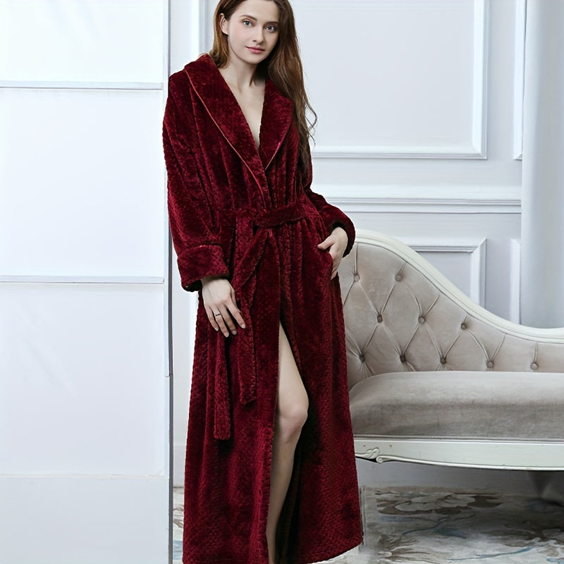 Thick flannel bathrobe with long sleeves and soft coral velvet, ideal for lounging at home or after bathing.