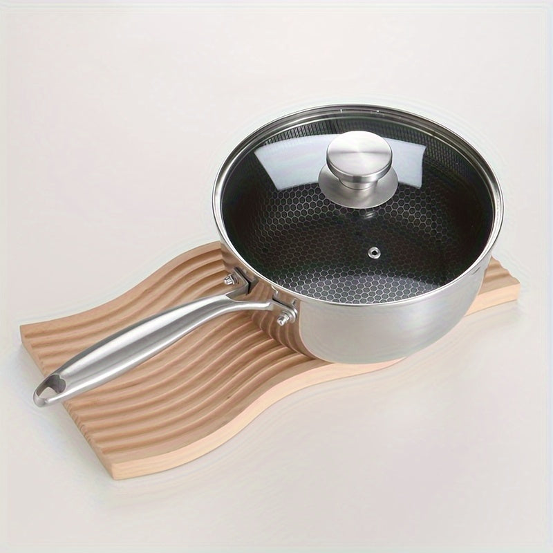 Japanese-style stainless steel saucepan with no coating, ideal for children's meals and noodle dishes, easy to clean in the dishwasher.