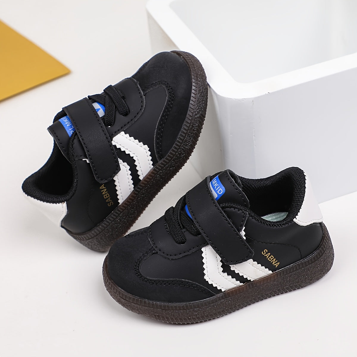 Versatile Boy's and Girl's Casual Sneakers for Spring and Summer. White and black shoes that are comfortable, lightweight, slip-resistant, and stylish for school.