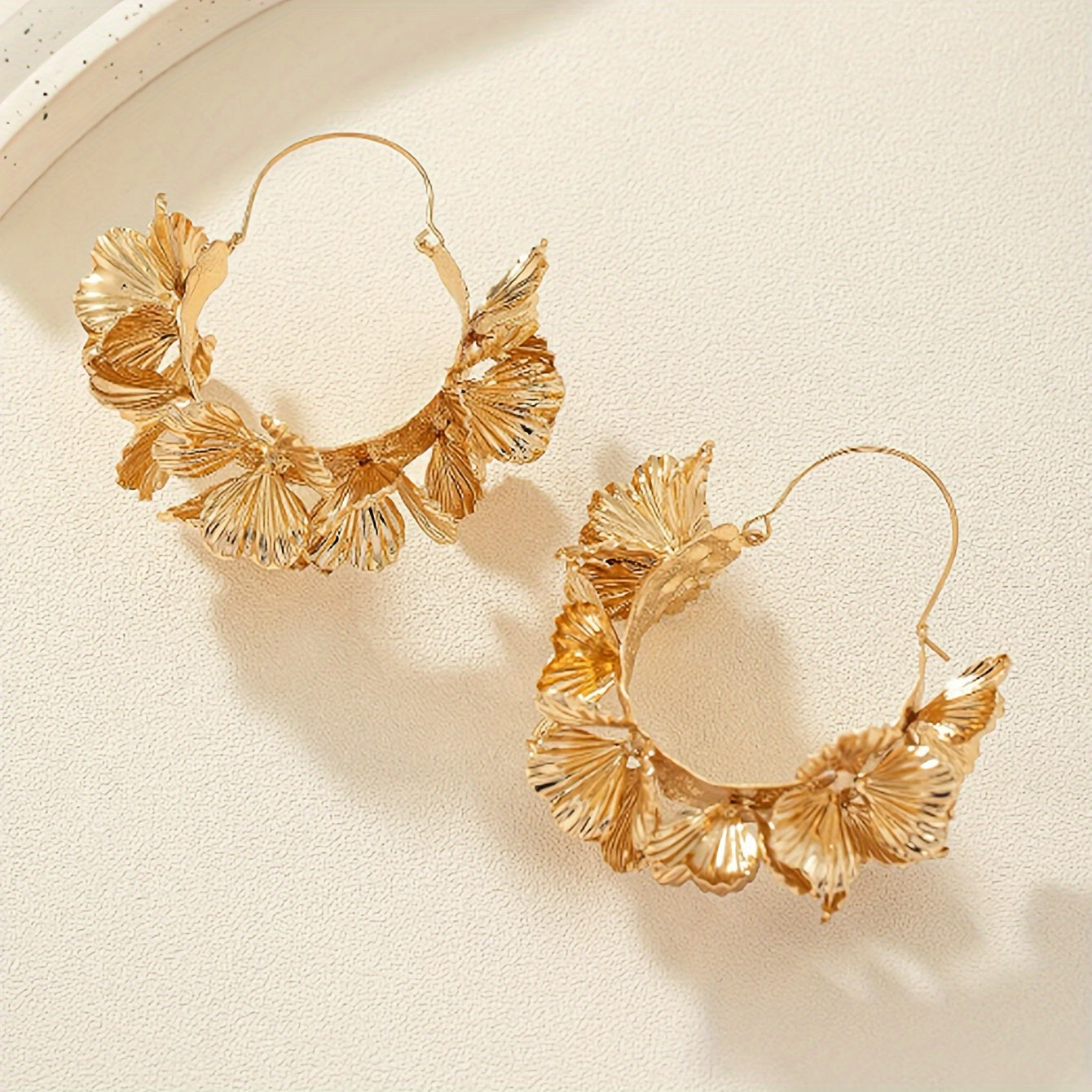 Elegant flower-shaped earrings fit for special occasions such as birthdays, dates, dances, banquets, weddings, parties, vacations, and shopping.