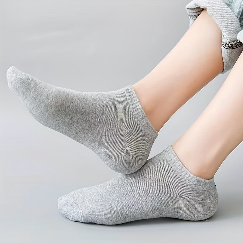 15 pairs of soft, lightweight unisex low cut socks, suitable for both men and women.