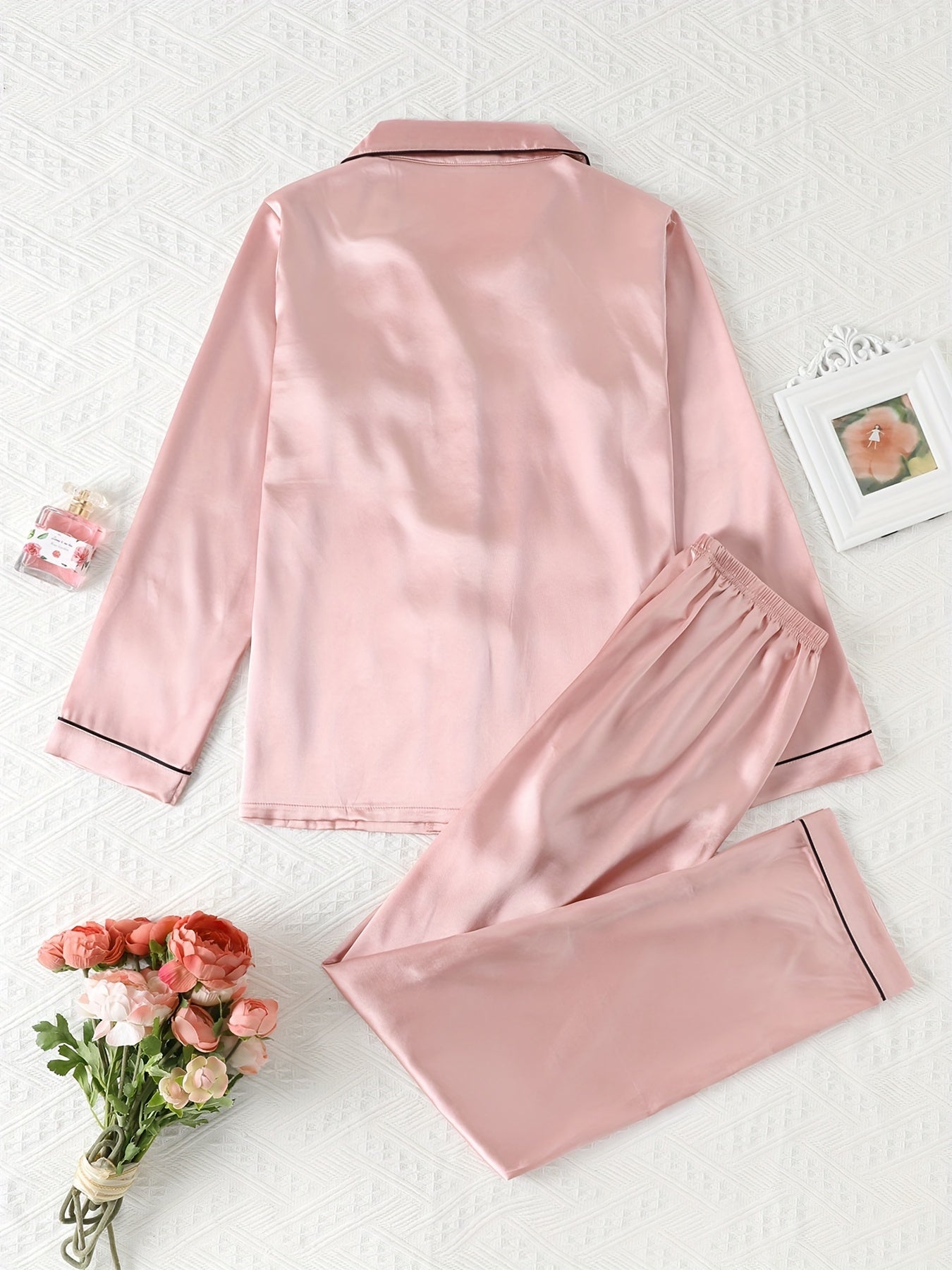 High-quality satin pajama set, perfect for autumn and winter, with long-sleeved top and elastic waistband pants.