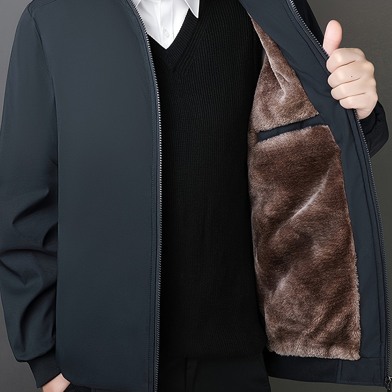 1 men's fleece-lined coat with zip closure, solid color, regular fit, polyester fill and fabric.