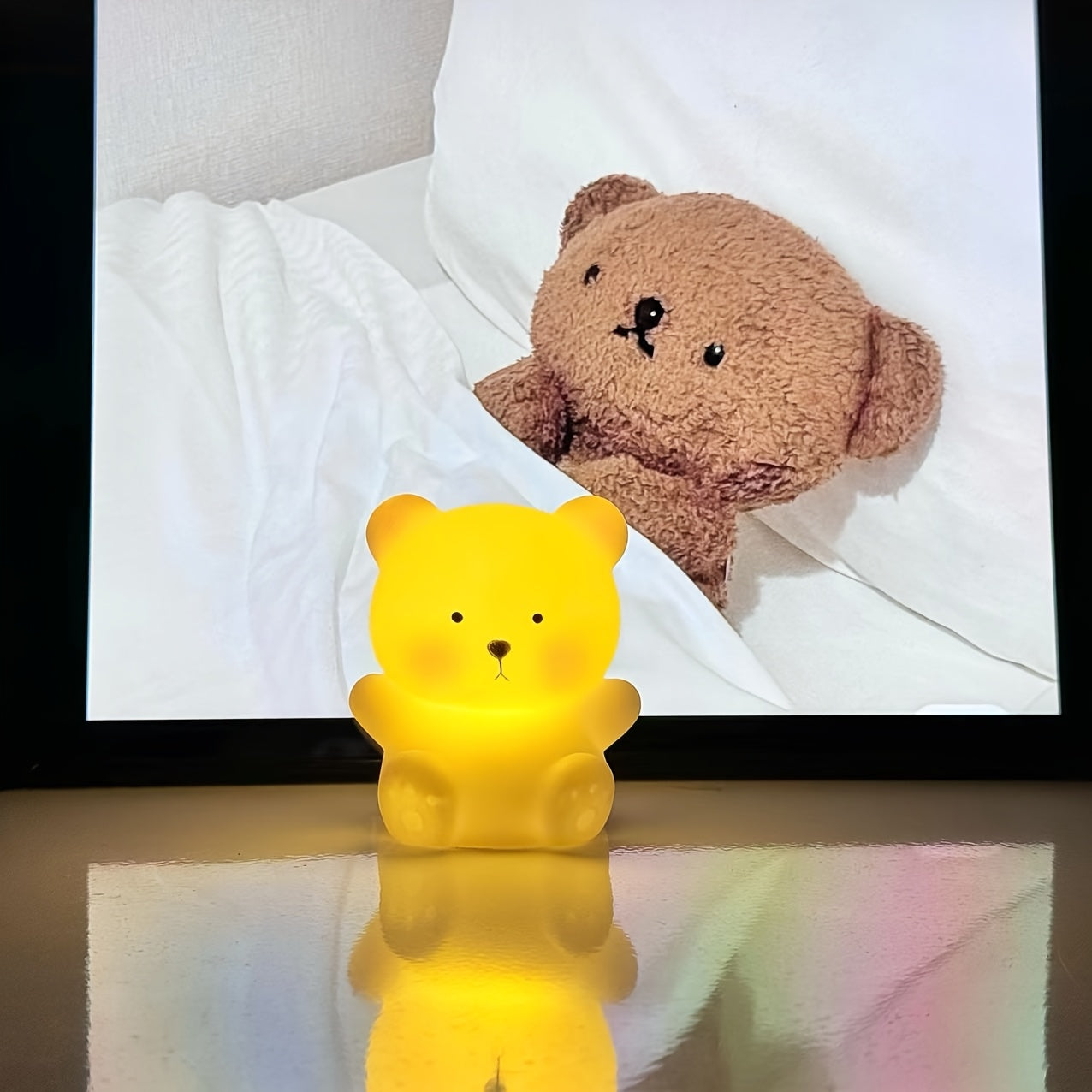 Adorable bear desk lamp ideal for back-to-school, Easter, Valentine's, and birthdays. Battery-powered and perfect for bedroom, living room, study, or bedside. Great gift for classmates, friends, and family.