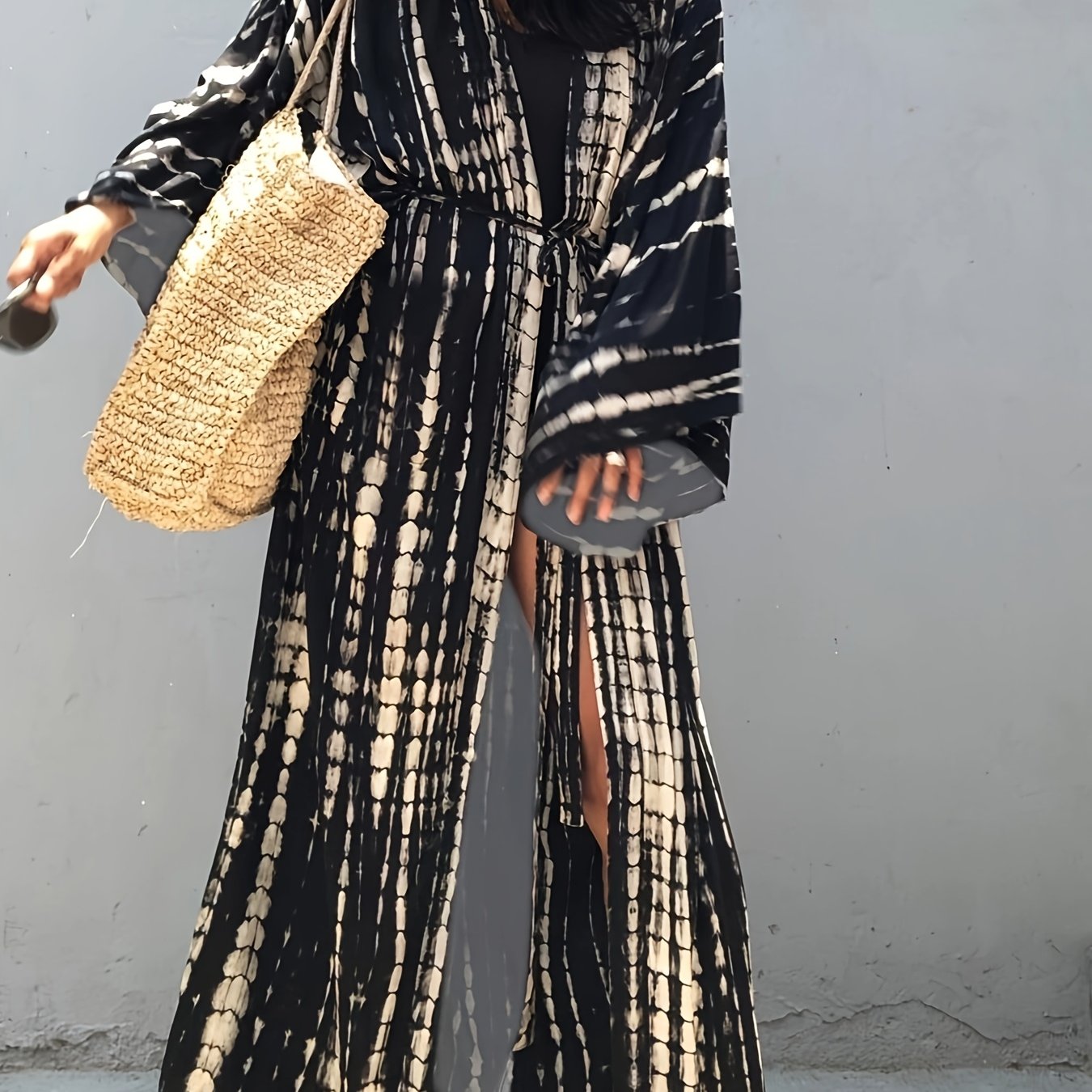 Women's boho style viscose kimono with striped print, open front, and belt. Made of non-stretch woven fabric, lightweight at 108g/㎡. Ideal for the beach vacation.