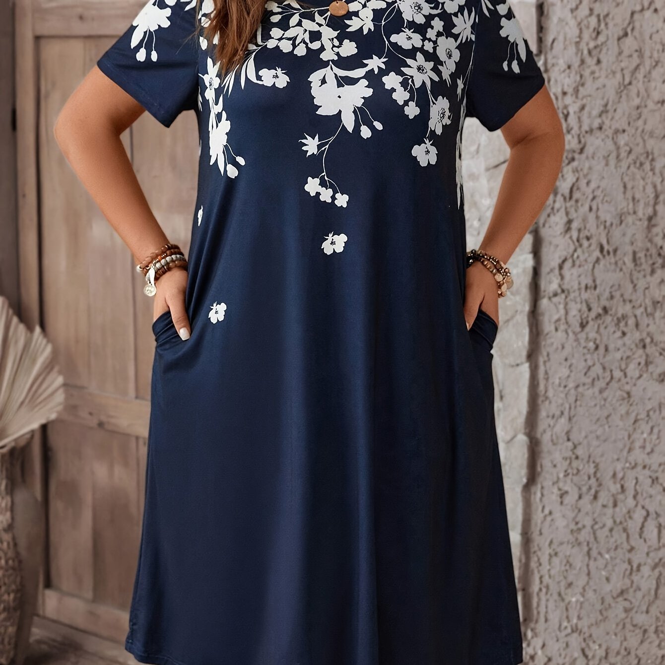 Floral print dress with pockets, short sleeve crew neck for spring & summer, plus size women's clothing