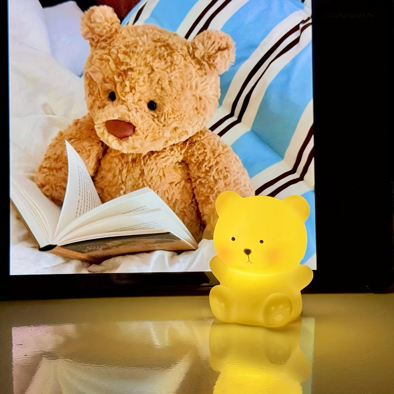 Adorable bear desk lamp ideal for back-to-school, Easter, Valentine's, and birthdays. Battery-powered and perfect for bedroom, living room, study, or bedside. Great gift for classmates, friends, and family.