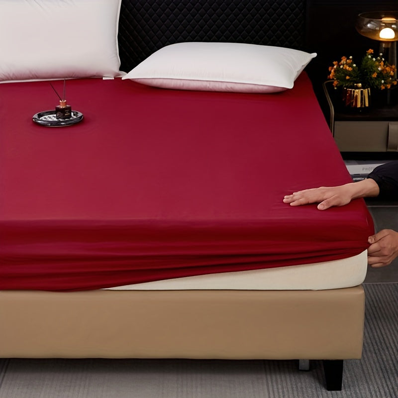 Protect your mattress with this waterproof cover made of polyester polyurethane encasement. It is breathable, machine washable, and has a sanded finish for added comfort. Perfect for both bedrooms and hotel rooms. This set includes a single sheet