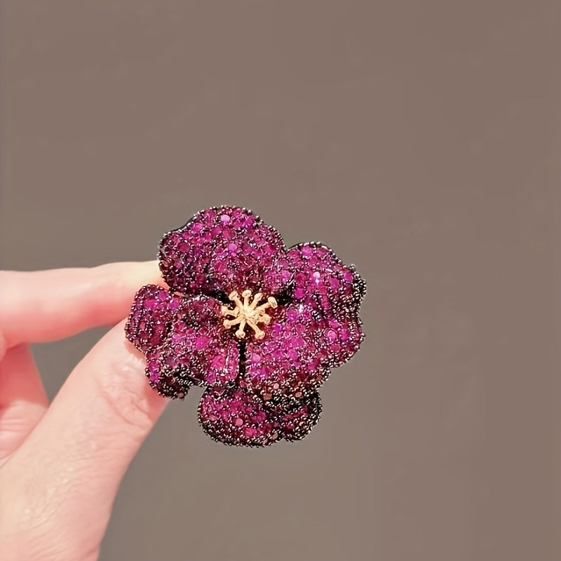 Elegant and luxurious court-style flower brooch adorned with sparkling rhinestones, featuring a realistic design. This sophisticated fashion accessory is the perfect Christmas gift.