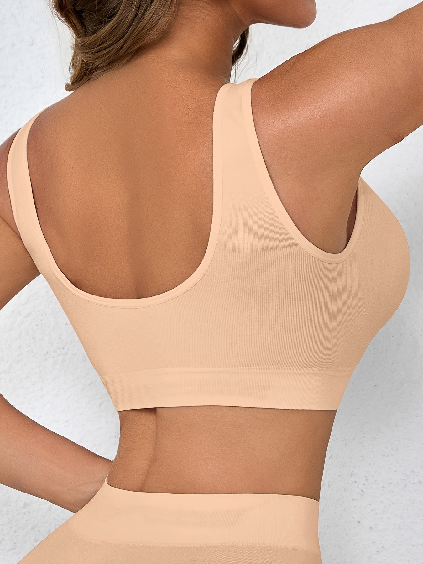 3 seamless high support sports bras for women made of polyamide and elastane. No padding, shockproof, wirefree comfort.