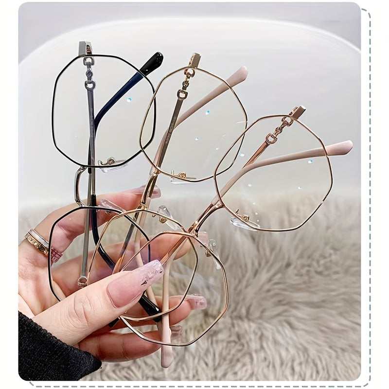 Polygonal golden frame with flat lenses for a natural look.