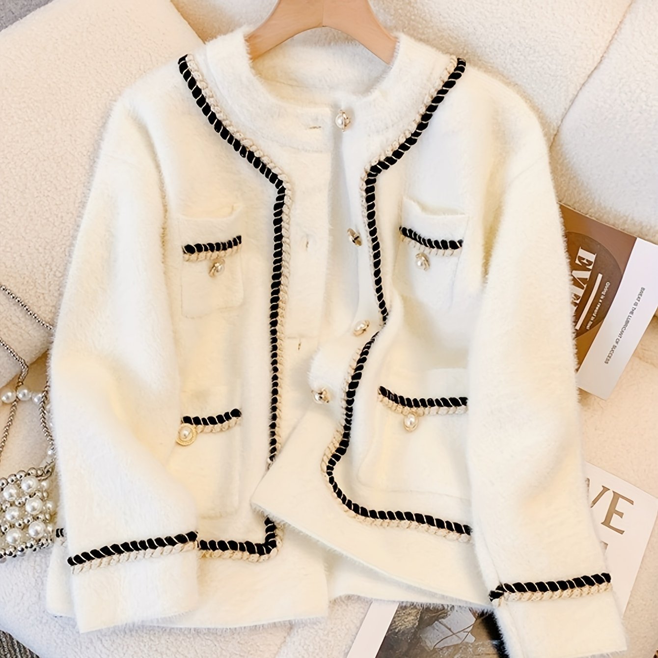 New European and American autumn/winter elegant small fragrance color-matching button-opening knitted sweater jacket.