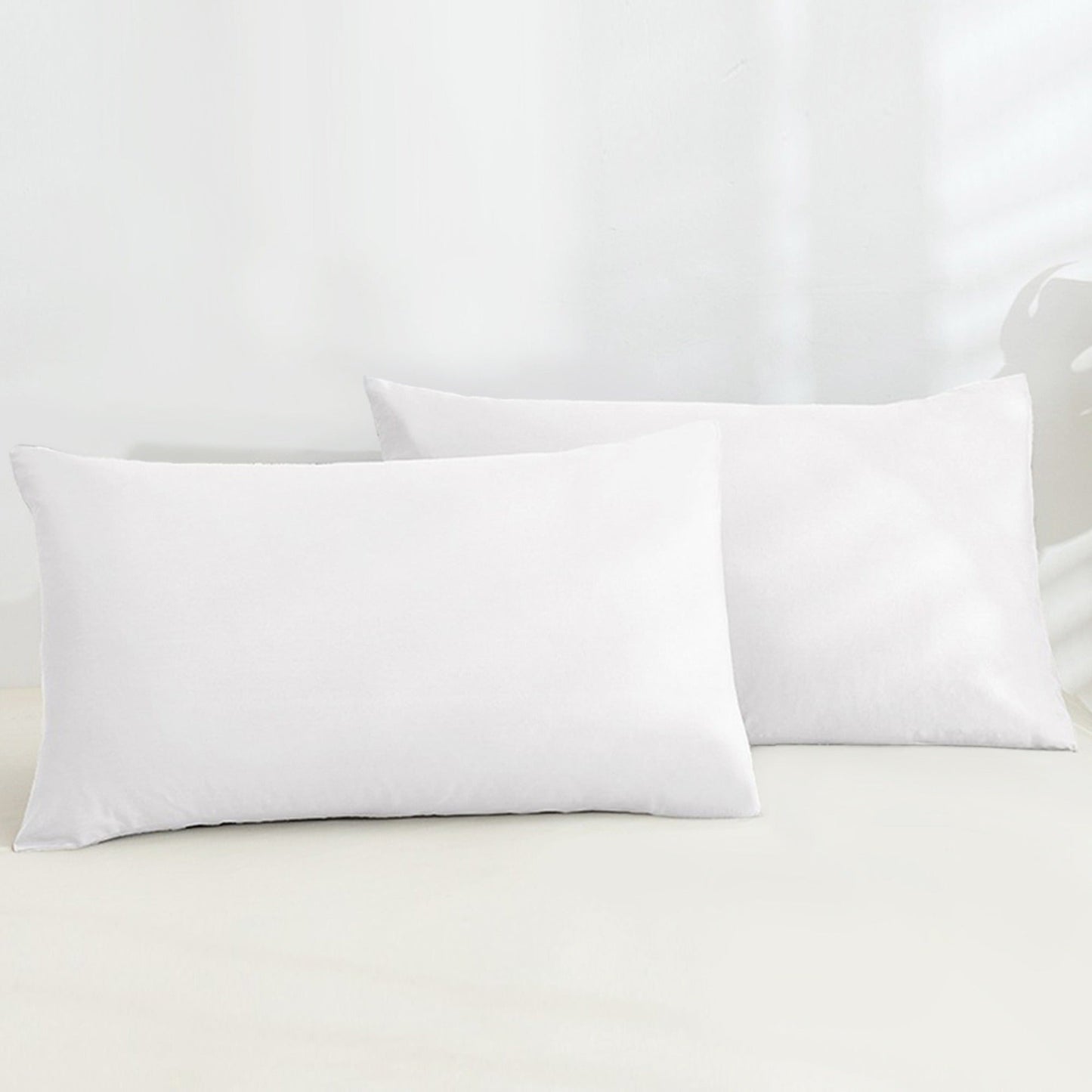 One or two pieces of white pillowcases without pillow core, made of soft and breathable fabric. These pillowcases are soft, comfortable, and suitable for use in bedrooms, guest rooms, lounges, hotels, B&Bs, and school dormitories.