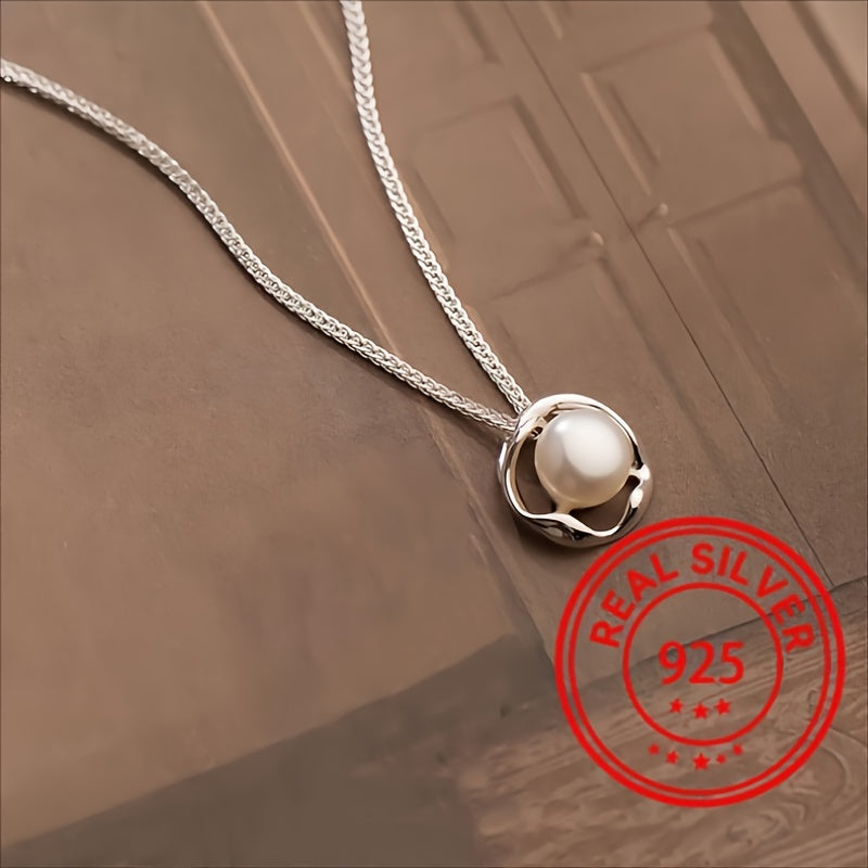 Elegant and timeless collarbone chain for women, crafted from high-quality S925 sterling silver. This minimalist piece features a luxurious geometric design and a pearl necklace with an INS style, weighing 5.8g. Hypoallergenic and with a French high-end