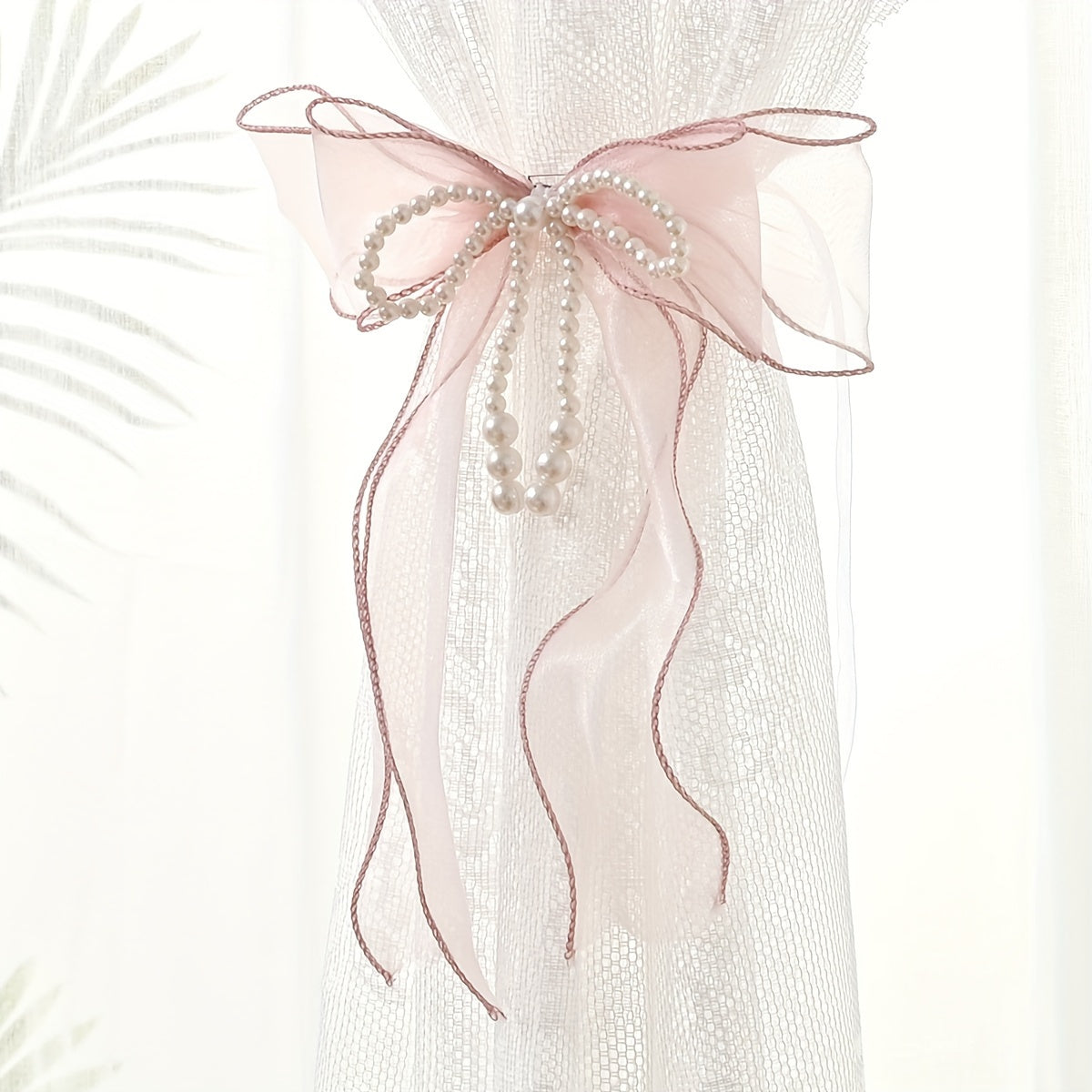 Decorate your home with this set of 1 or 2 pieces of curtain binding rope, featuring a faux pearl bow and DIY curtain clip. These tiebacks are perfect for holding back your curtains and adding a touch of elegance to your living room, office, or home