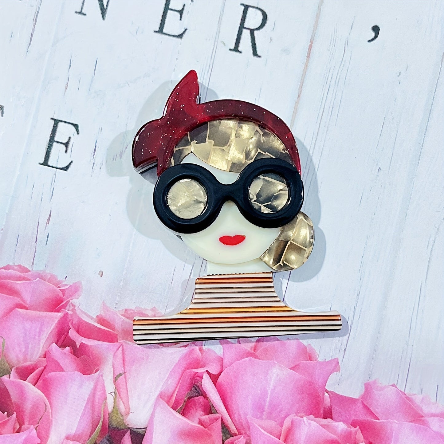 Fashionable Lady Pattern Badge Cartoon Acrylic Badge for Hats, Backpacks, Jackets, Shirts, Bags, and Clothing as Decorative Accessories